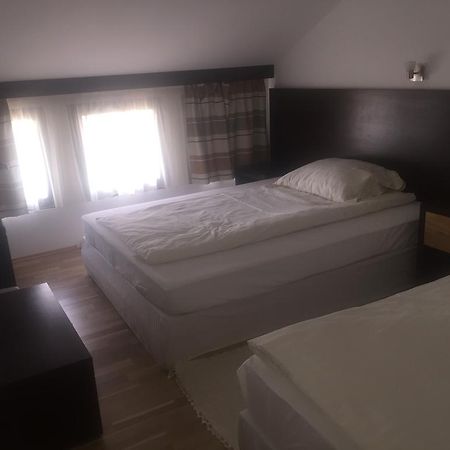 Magyar Golf Club Hotel Kisoroszi Buitenkant foto